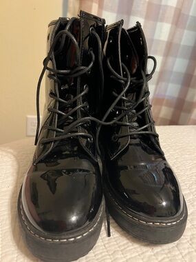 Rouge Helium Women’s Black Lace-Up Boots With Zipper